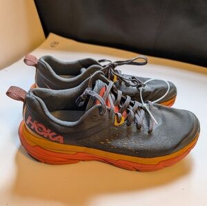 Hoka Challenger ATR 6 running shoes size 9.5B in VGUC